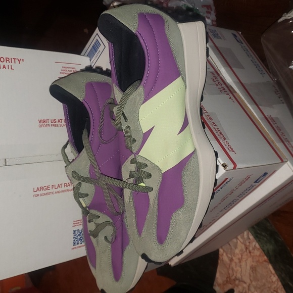 New Balance Men's 327 Shoes - Sour Grape / Bleached Lime Glo 12 - Picture 6 of 9